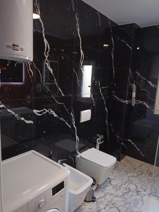 Oak Street Apartment Tirana Bagian luar foto